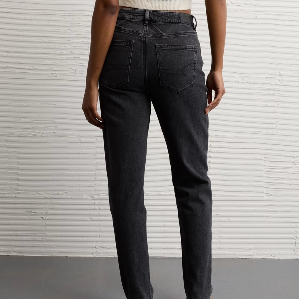 NEW WITH TAGS: American Eagle Strigid Mom Jeans Size 10 Extra Long - Destroyed